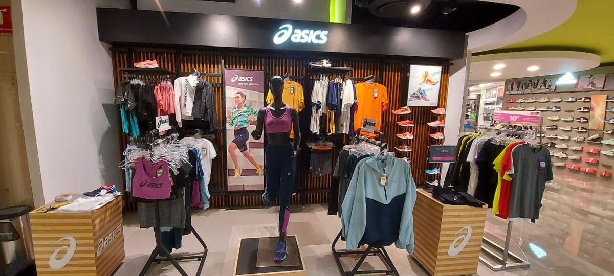 Kike_Cerecero's tweet photo. Feliz viernes de andar con todas las prisas, pero que tal el bonito lanzamiento de #ColorInjection
#ASICS #SoundMindSoundBody
#novablast #noosatri #GELNimbus #DSTrainer
#FelizViernes #yoelegicorrer #running #Innovasport #Liverpool https://t.co/aS2WfMgiTU