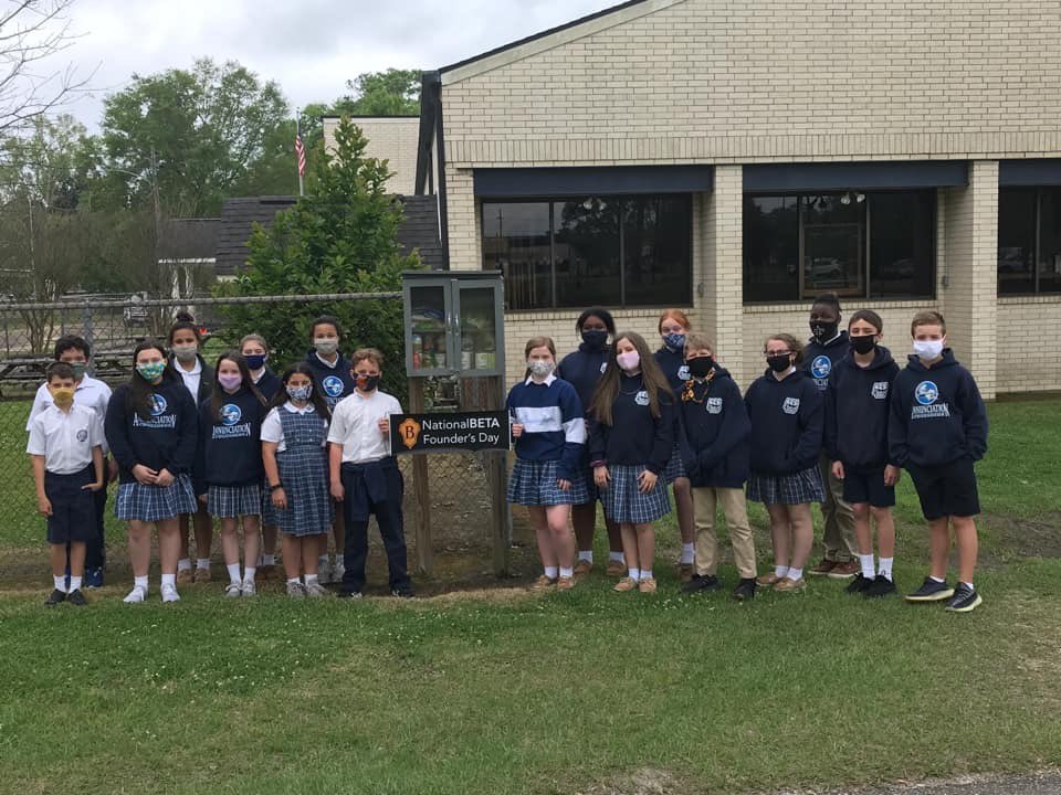 nationalbeta's tweet photo. Annunciation Catholic School set up a Blessing Boxes outside of their school to stock food for their homeless community members. #BetatheChange https://t.co/LIc8bzs552