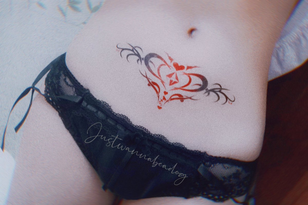 贴上 #淫纹 💦好像开启了某个神秘的开关💦 
配上 #黑丝 内裤💦发骚了一整天💦
又是一个轻 #厕所 #露出 #大屁股 https://t.co/S7uZ108imi