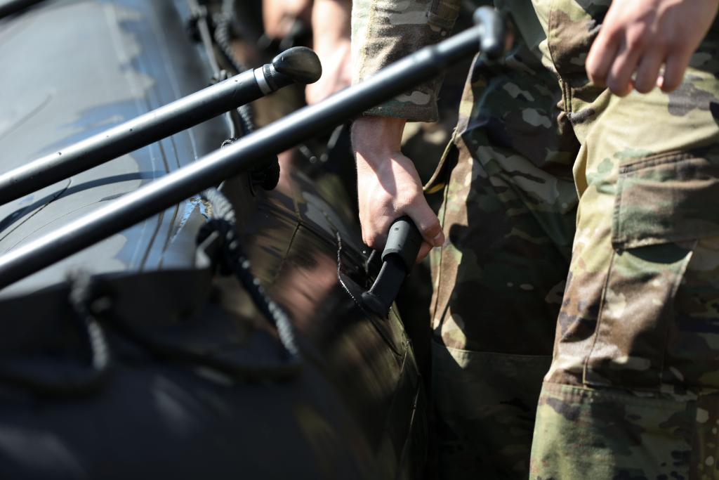 The annual #Sandhurst Military Skills Competition has officially started!

44 teams from around the country battle it out over 30 miles of terrain, with several events over the course of just two days.