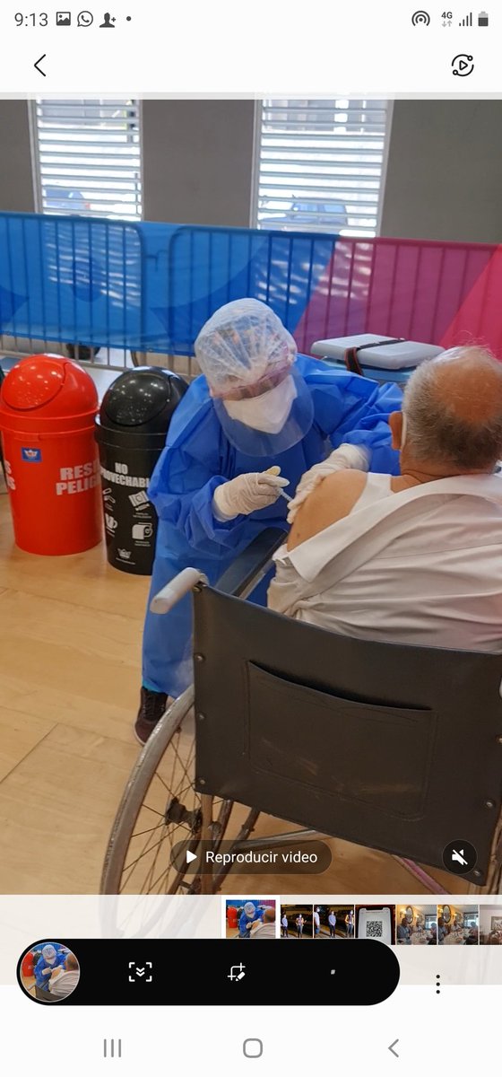 Acompañé a mi papá a vacunarse. Un poco desorganizada la espera, pero bien el proceso mismo de vacunación... que avance bien para todos los peruanos