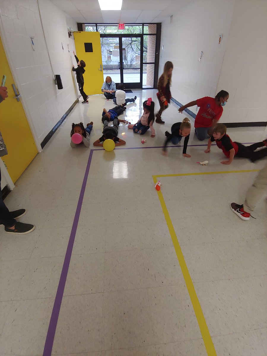 APSSunsetES's tweet photo. Awesome science exploration activity with Mrs. Hackney's class in Science Lab with Mrs. Martin!!! https://t.co/UhyLxaiWFY