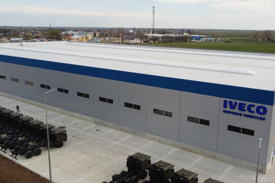 ArmyInnovaEU's tweet photo. 🇷🇴 On 9th April #Iveco Defence Vehicles celebrated the opening of its new #Romanian production plant in Petrești in Dâmbovița County.
#DefenceVehicle
➡️https://t.co/fxEvMaWuIc https://t.co/g35qXm9WPP