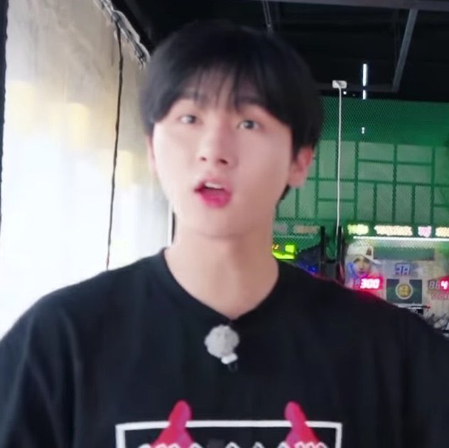 몬스타중에 다른 이에 비해서 앞니 큰 거 민혁이랑 창균인데 민혁이 앞니는 부르면
!!!!!!!!!!!!!응!!!!!!!!!!!!!!
이렇게 대답할 것 같고
창균이 앞니는
....…៖! 
이케 대답할것가틈