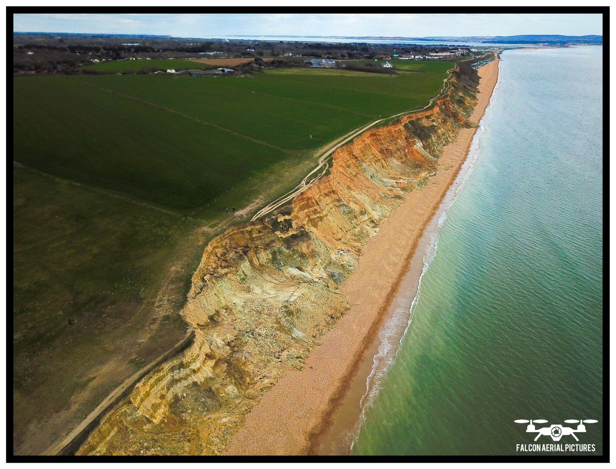 kaner1301's tweet photo. Need to get some welly's soon!! 🌊🌊👋👋🏳🙃 #clifftop #cliff #erosion #sea #coast #waterworld #needaboat #dji #djimavic #aerialphotography #coastline #learntoswim #wetfeet https://t.co/K0Y5sqDX03