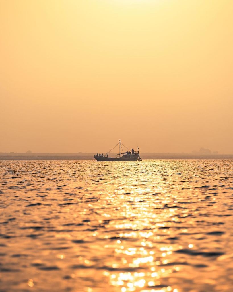 imssanger's tweet photo. Sailing through life..... 😍
#photograghy #boart #IncredibleIndia #Bihar #Patna ❤️
📸 SAMEER SANGER, @imssanger https://t.co/V4tKLrqxeJ