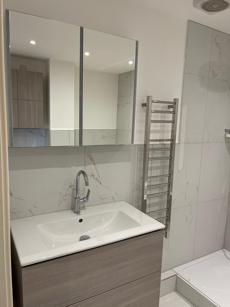 westminster_HP's tweet photo. Bathroom Complete ☑️ waiting on bespoke glass to be fitted @sw1bath @grohe @hansgrohe_UK @Duravit @GeberitUK https://t.co/EBcB6WFtlM