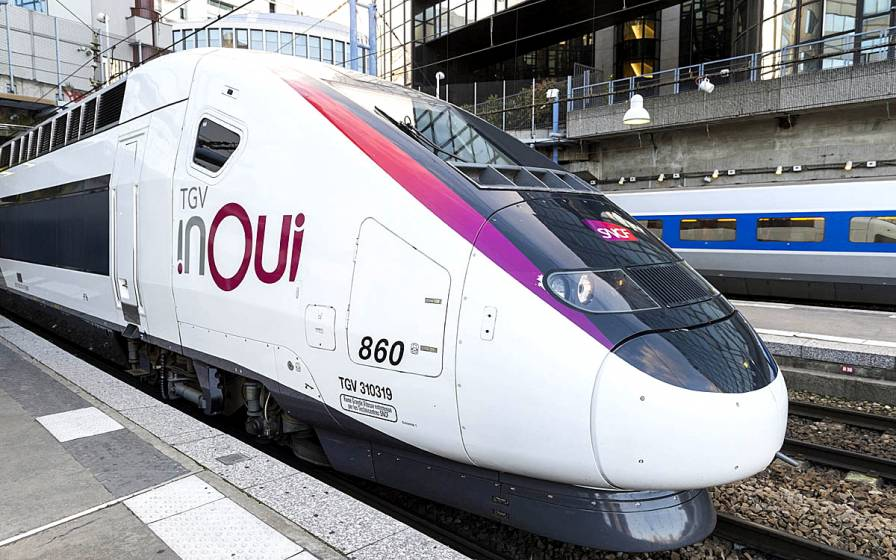 #DidYouKnow that in France probably there will be a law that will revolutionize travel in the country? The goal is to reduce harmful emissions.
#France #Travel #environment #trains