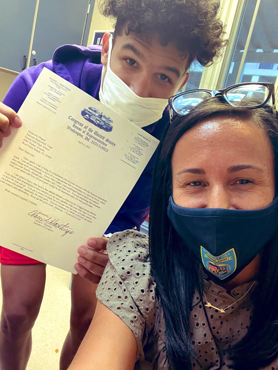 pcosme1908's tweet photo. Not only is @donovandraper11 the @pbpost #PlayerofTheYear but all in the same week, he received a letter from @RepHastingsFL, written &amp; sent before he passed.
Wow ✨#ThisIsTheHill #FeelGoodFridays https://t.co/GLirKfYUrF