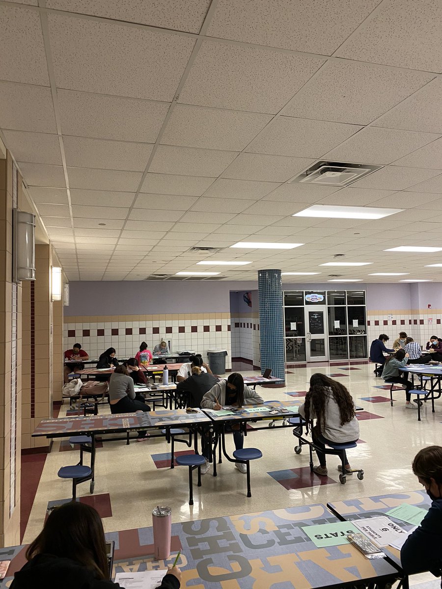 mrsmurftastic's tweet photo. So much brain power in one place! Huge shoutout to these 57 AP Mathletes who chose to spend their remote asynchronous day with me and @CentralXC. Power outage and all, they’re still going strong! Bring on the 5s! https://t.co/GD0WzOVs5U
