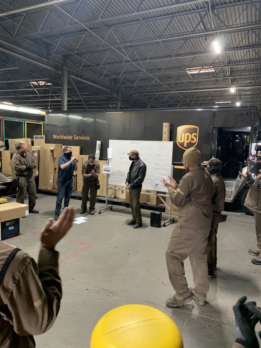 Commerce center recognized one of their drivers for accomplishing 25 years of safe driving. Welcome to the Circle of Honor! ⁦@VinnyMUPSer⁩ ⁦@ExperienceUPS⁩