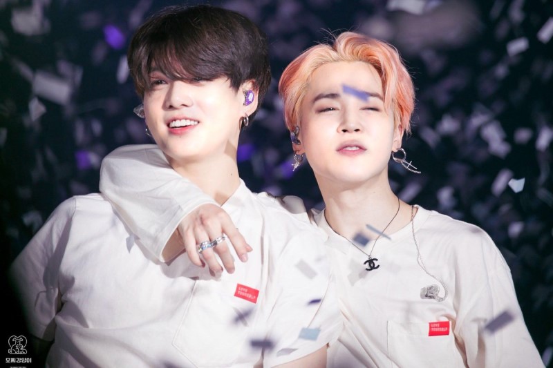 Новое шоу чимина и чонгука. Чигуки. Чигуки БТС. BTS Jikook. BTS Jimin and Jungkook.