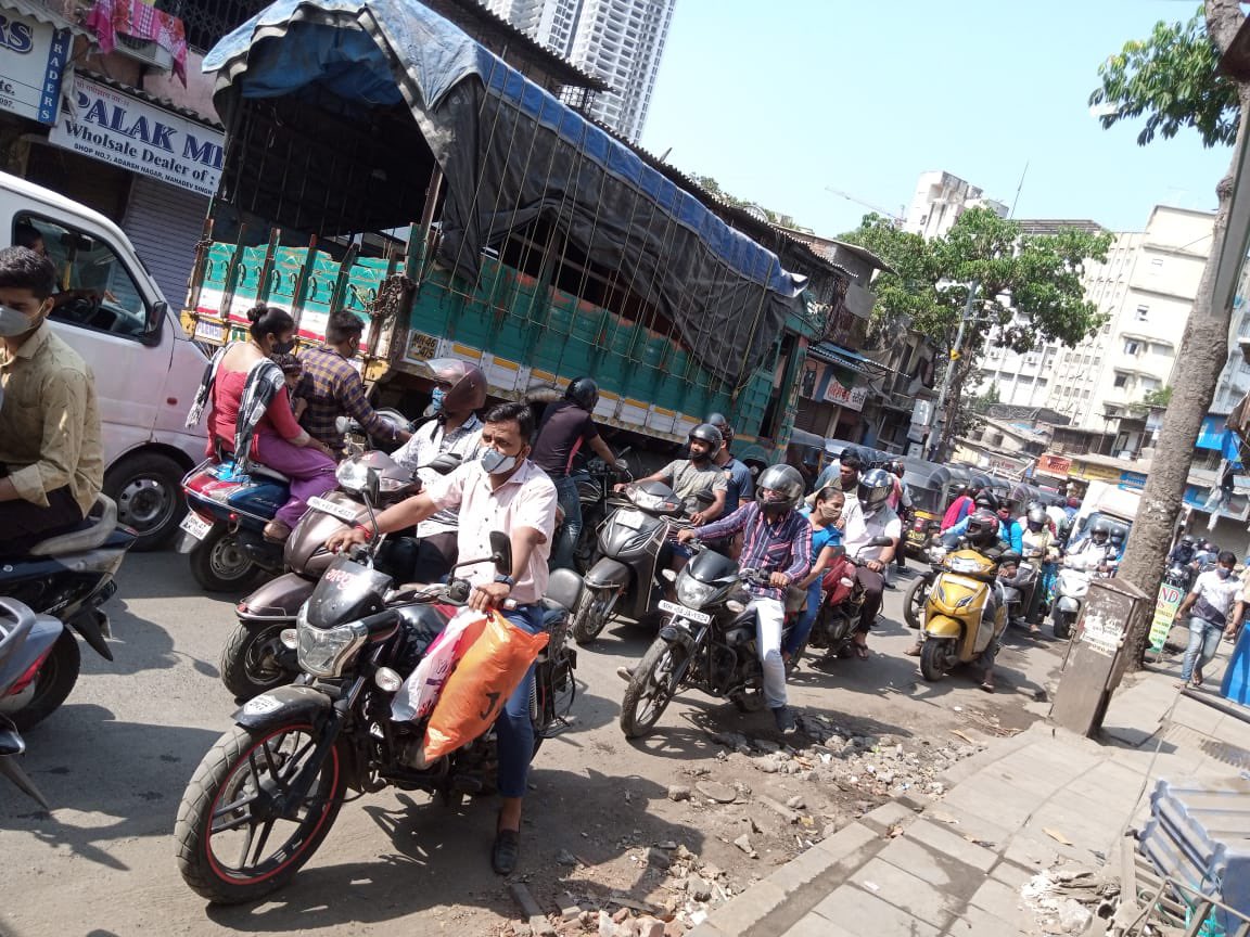 <a href="/CMOMaharashtra/">CMO Maharashtra</a> <a href="/OfficeofUT/">Office of Uddhav Thackeray</a> Sir, Traders Cannot bear #Lockdown2 which is simply a pretence when there are regular crowds on the roads like normal. We cannot #BreakTheChain like this &amp; retailers cannot suffer the shutting-down of business resulting in loss for long.#KadakLockdown