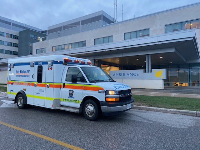 BruceKrauter's tweet photo. @EssexWindsorEMS is doing our part in moving patients from those areas in need. Moving from GTA to @WRHospital last evening. Now do your part, stay home, stay safe, wear a mask, social distance and follow PH rules! #helpingout #gettingthroughthis https://t.co/t4VVurAg57