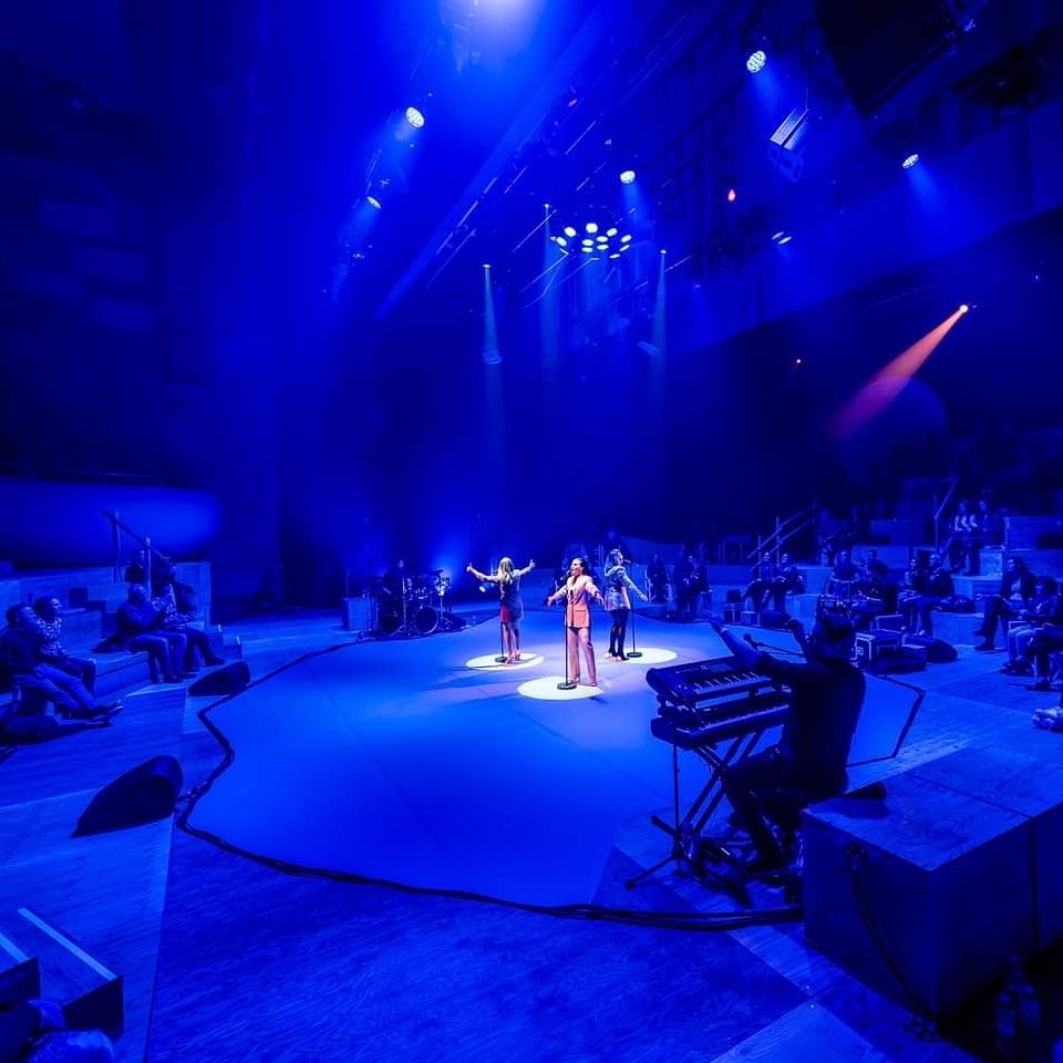 Wat een enthousiast publiek tijdens de testevenementen deze week! 🤩 De artiesten waren blij weer in De Harmonie te kunnen optreden en het publiek heeft genoten. Hopelijk tot snel!