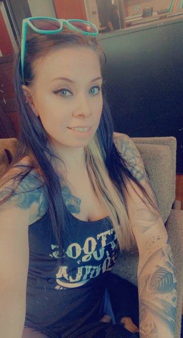 Yey all day ink session is my kinda therapy 👏🏼❤️ gonna get my daith pierced too hopefully it helps with<a href="/tag/newink"class="tags"><span>#newink</span></a><a href="/tag/colormesexy"class="tags"><span>#colormesexy</span></a><a href="/tag/lookscouldkill"class="tags"><span>#lookscouldkill</span></a>