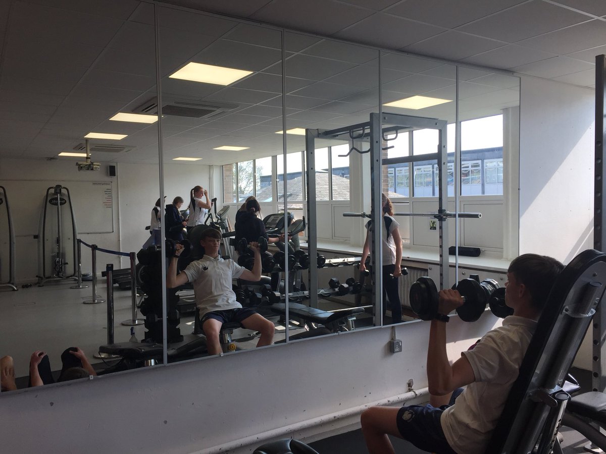 Well done to the Year 10’s at After School Sport today. Fantastic effort! 👍🏼💪🏼👏🏼🏋️‍♂️🏋️‍♀️🏓🏸🏐🏅😃