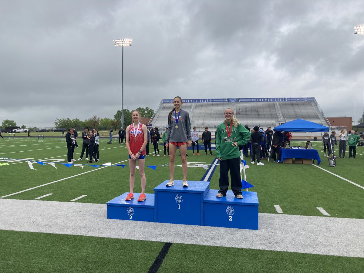Great job today by Gabbie Love finishing 1st in the 800m run with a time of 2:13! Way to go Gabbie!