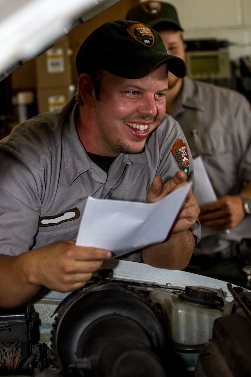 Please help us spread the word! We are currently recruiting for a permanent, full-time auto mechanic to work in a busy shop out of the MD maintenance yard. This position is open to the public, so anyone may apply! usajobs.gov/GetJob/ViewDet…