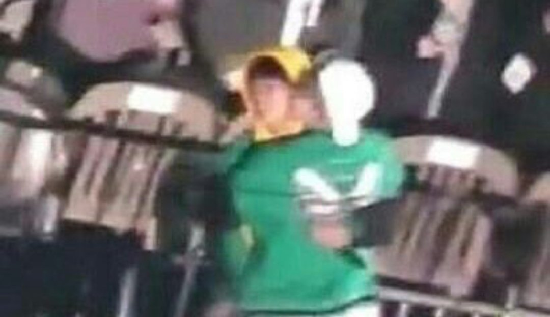 BUNU YENI GÖRÜYORUM GALIBA ÖPÜYOR MU🥺
•#vmin