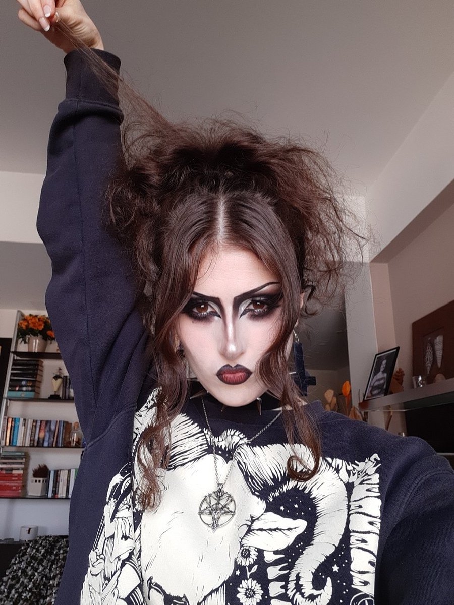 Martinyyy on X: Yoooo here's my last makeup look 🖤 #goth