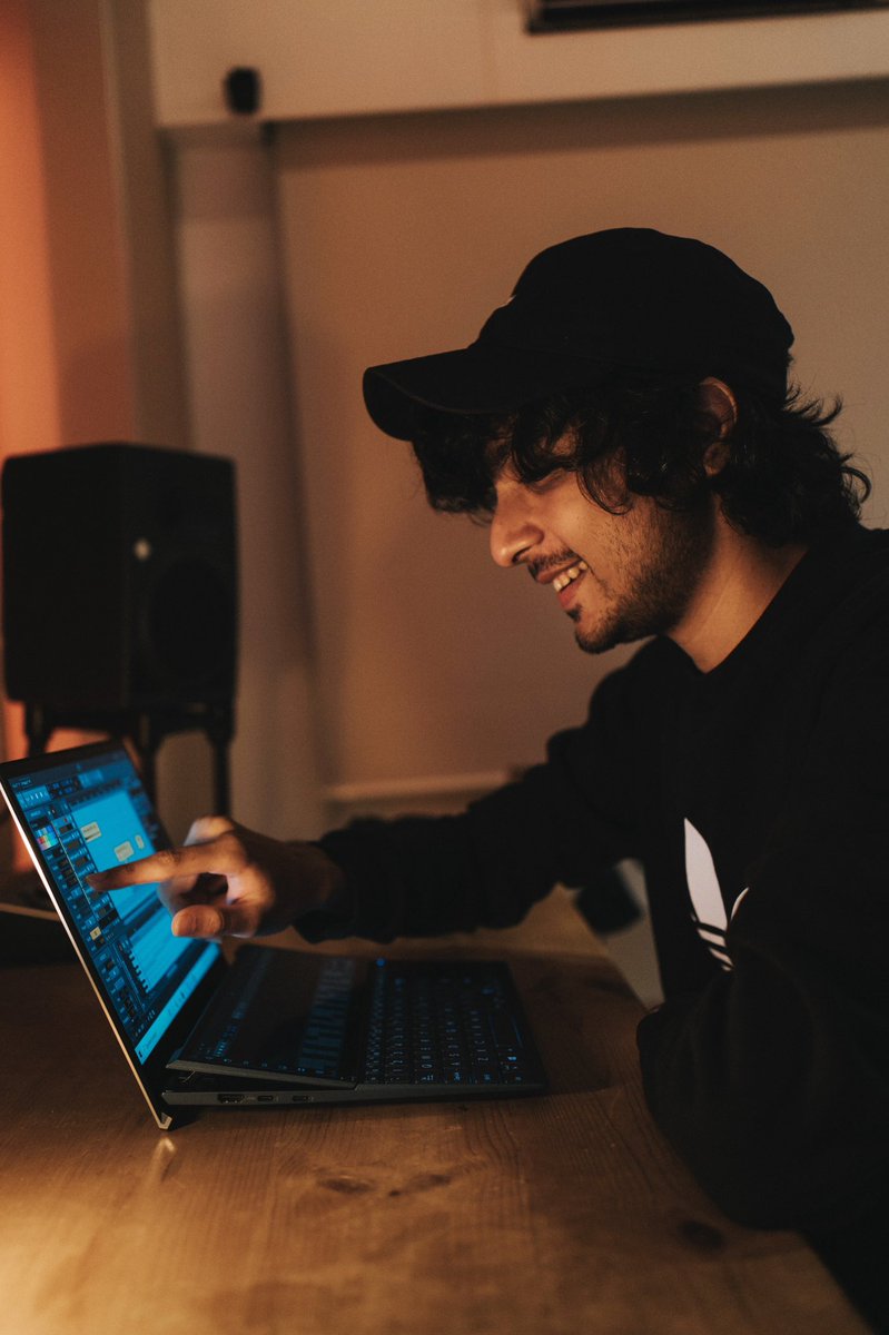 Presenting to you the #LaptopOfTomorrow #ASUS ZenBook Duo 14 driven by the latest 11th Gen Intel®️ Core™️ processor that helps you power up, nonstop! 

Now it’s your time to #LiveOutofLine with the #LaptopofTomorrow!

Know more - bit.ly/3arvNFl 

#ASUS #ASUSIndia #Intel