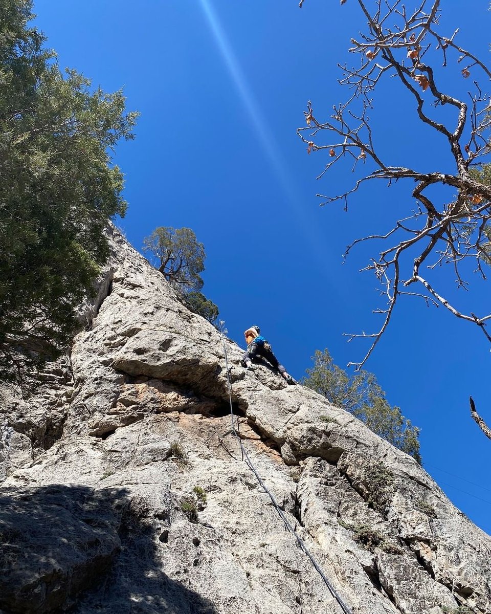 ColoMtnCollege's tweet photo. Students in the #CMCSpringValley Sport Climbing class tested their abilities outside at the Puoux Canyon Crag after spending 3 weeks honing their skills on the campus climbing wall. #GlenwoodCanyon #RockClimbing #DoSomethingMAJOR https://t.co/DtfDqfYVQI