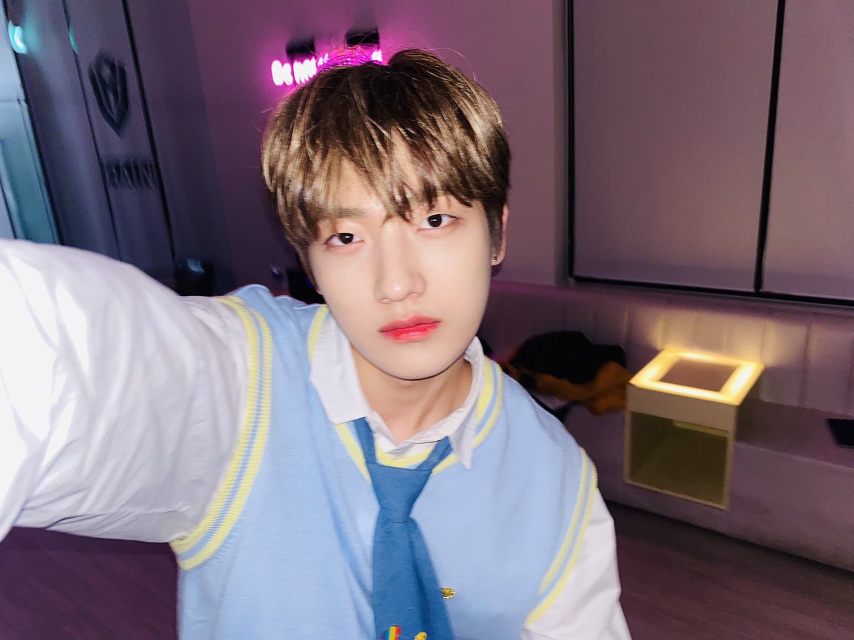 ciipher_italia's tweet photo. [#원]{Won} 
Un outfit scolastico veramente grazioso💗

#ciipher  #ciipheritalia #싸이퍼 #현빈 #문현빈 #탄 #최석원 #휘 #김병근 #케이타 #태그 #염태균 #도환 #길도환 #원 #박성원 #비 #wonciipher https://t.co/rl8ronD5TH