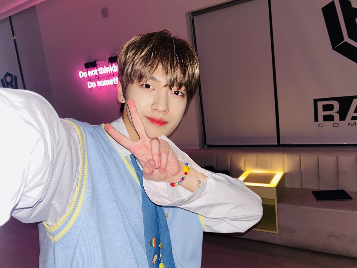 ciipher_italia's tweet photo. [#원]{Won} 
Un outfit scolastico veramente grazioso💗

#ciipher  #ciipheritalia #싸이퍼 #현빈 #문현빈 #탄 #최석원 #휘 #김병근 #케이타 #태그 #염태균 #도환 #길도환 #원 #박성원 #비 #wonciipher https://t.co/rl8ronD5TH