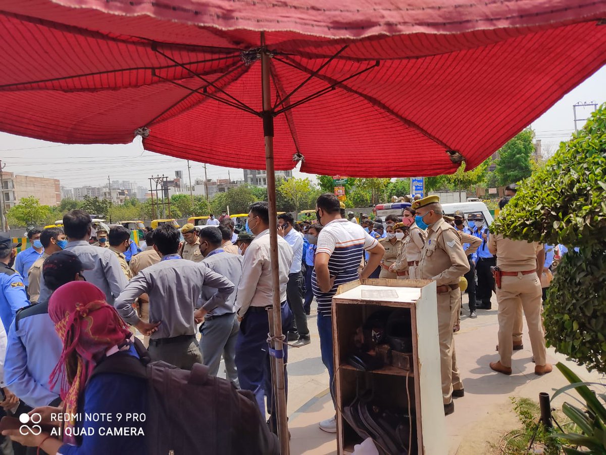 kismathaq's tweet photo. Residents of Capetown are very unhappy with @CeoNoida &amp; @dr_maheshsharma @dmgbnagar  Today our AOA suddenly took handover without GBM &amp; no prior notification was given to residents. They changed security to poor quality &amp; has been voilating many legal norms &amp; delaying elections. https://t.co/QECXx5dcJW