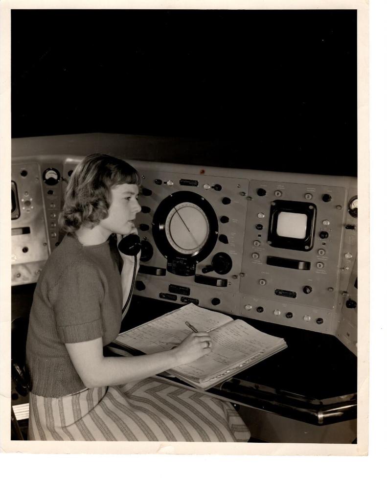 NASA_Landsat's tweet photo. Virginia developed a radar reflector that led to the discovery of previously untraceable high-altitude winds; created a transmitter that beamed Surveyor images back from the moon; and pioneered the first space-based multispectral scanner that few on #Landsat 1. 

#WomenInSTEM https://t.co/3GGWXTkLFa