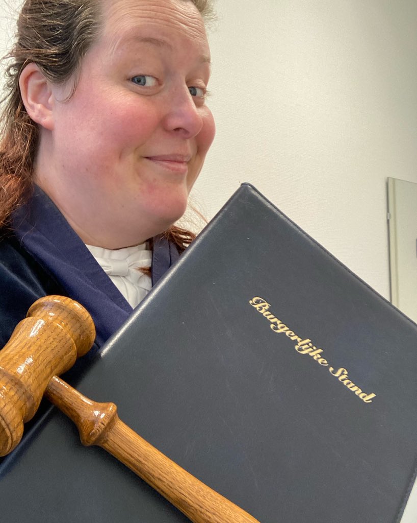 Was dat even een mooie afsluiter van de werkweek of een lekker begin van de middag... noem zoals je het wilt; een partnerschap tussen 2 lieve mensen: ontmoet in New Orleans, zij uit Mexico, hij uit Nederland en nu wonende in Oostenrijk... 🌞 💕