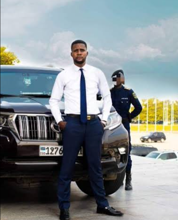 Lui c'est <a href="/DanielMbau11/">Daniel MBAU SUKISA</a> , député frustré lui aussi. Après 3e délibération, il devint député; le jour de ses premiers pas à @AssembleeN_RDC , il tomba à genoux devant le ciel; mais aujourd'hui il ne veut plus être député, il doit être ministre, sinon, il bloque le pays😡