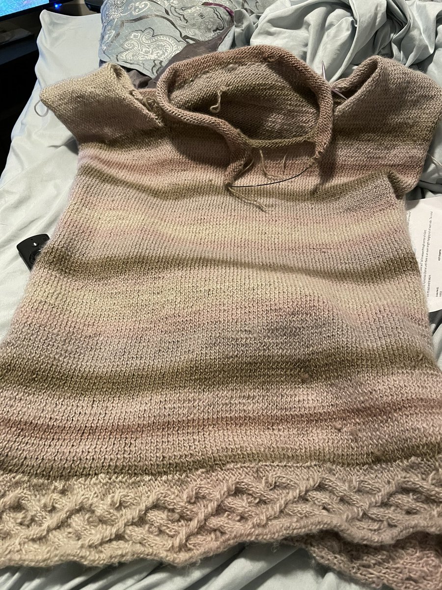 knittedinsanity's tweet photo. Snowy April days are (especially) perfect for knitting! #spring #SNOWING #knittingweather https://t.co/iOdsVNFUY2