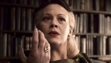 VENICEBITCH91's tweet photo. Helen McCrory por ti me veré toda la saga el fin de semana 😭 https://t.co/32ZzzO8Llx