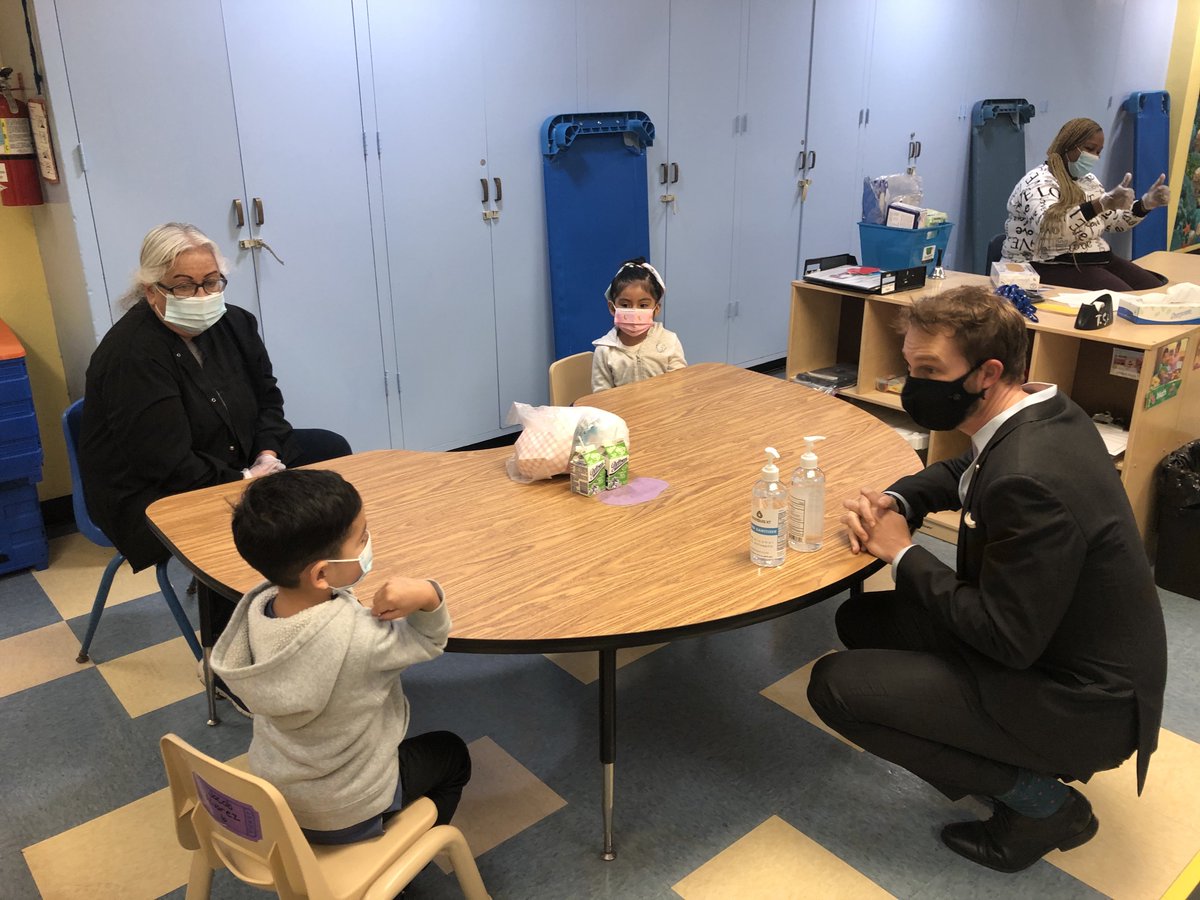 nickmelvoin's tweet photo. Seeing families dropping their kids off at school, students in classrooms with their teachers, and the amazing team effort of staff and everyone in our school communities coming together to make sure our kids are safe and learning during this transition has been great! 🙌🧑‍🎓🏫 https://t.co/ULO955qqzz