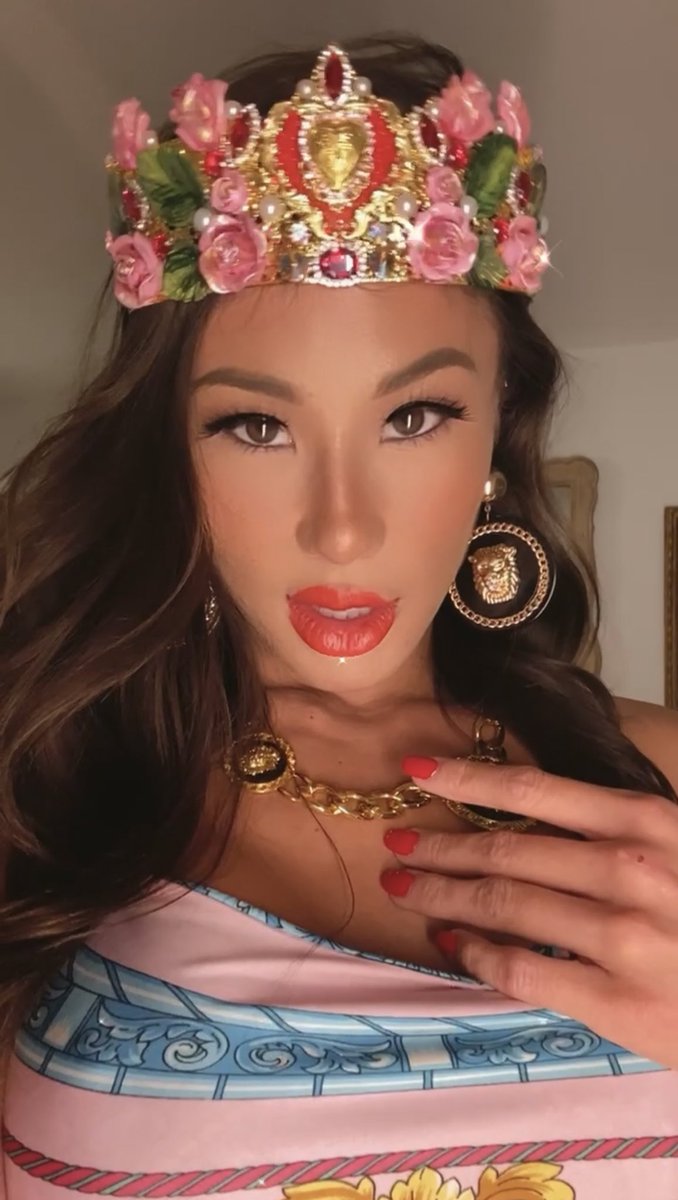 Looking for my King. RT if you would make me your Queen. 😉 lotusbombb
