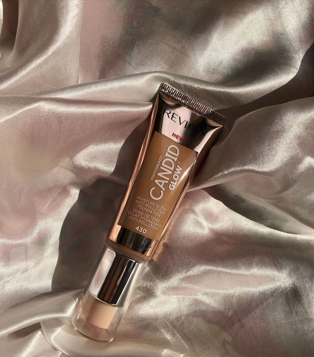 Feel good about what you put on your skin, it’s in with the skin-caring ingredients and out with the obscure ones. Shop now at @lookfantastic: bit.ly/LookFantasticC… 📷: #CandidGlow Anti-Pollution Foundation by The Beauty Roast