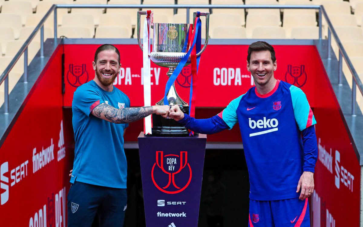 FCBarcelona's tweet photo. ©️ #Messi🤜🤛@IkerMuniain10
 #CopaBarça 🔜 https://t.co/pQo5MHBGpb