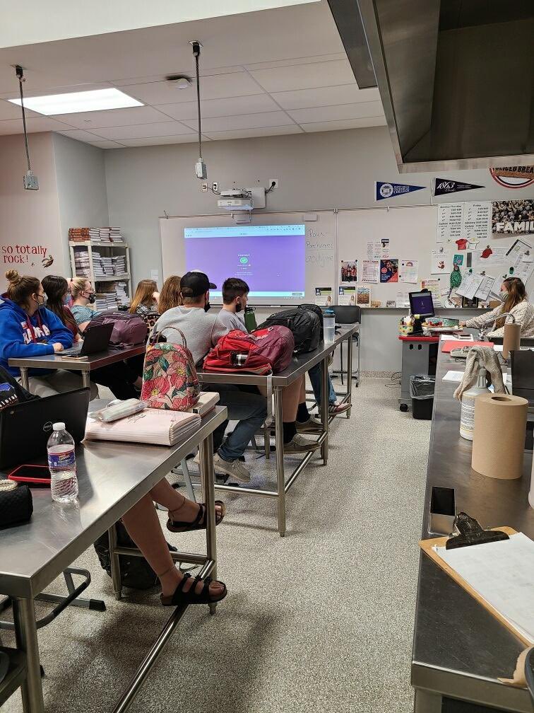 kelwhitt217's tweet image. Renaissance Program sponsored a school-wide Kahoot! game today during Advisory! Top three classes won a prize!! #WeHadFun #ItGotLoud #CyclonePride @GetKahoot @J_Renaissance