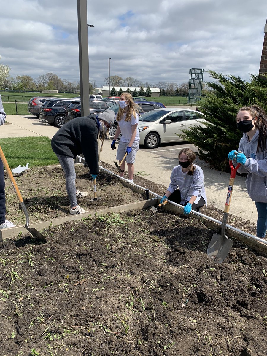 Mrs_DulinSmith's tweet photo. Env Sci Ss @dublinjeromehs started garden prep this week. One lucky student found a parsnip and needed to try it. New additions to come so stayed tuned! https://t.co/SSkuWmcoEw