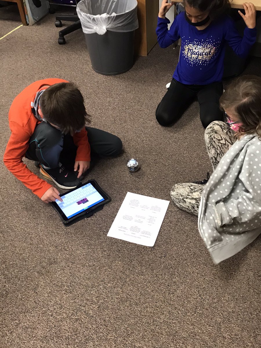 3rd graders at WR learning Block Coding with <a href="/Sphero/">Sphero</a> #WRWizards #bpsne <a href="/roximonluxbps/">Roxi Monlux</a>