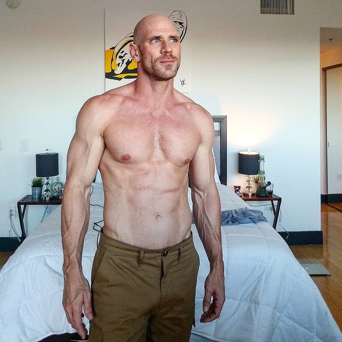 3 pic. Spending #NationalHornyDay with a few of my faves. @Dante_Colle @chadwhitexxx @JohnnySins @max_deeds