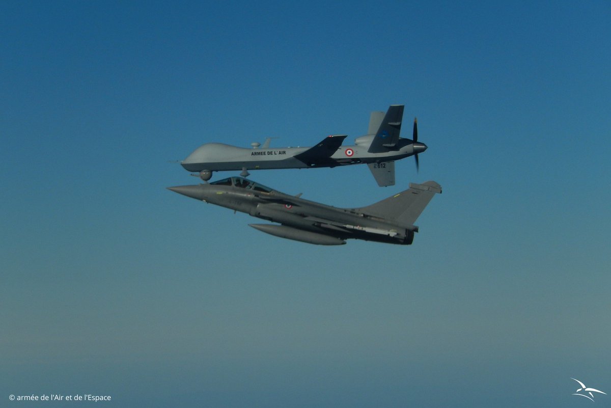 Armee_de_lair's tweet image. Des images rares d&apos;une interception d&apos;un drone #REAPER par un #Rafale s&apos;entraînant à la mission de « police du ciel ».