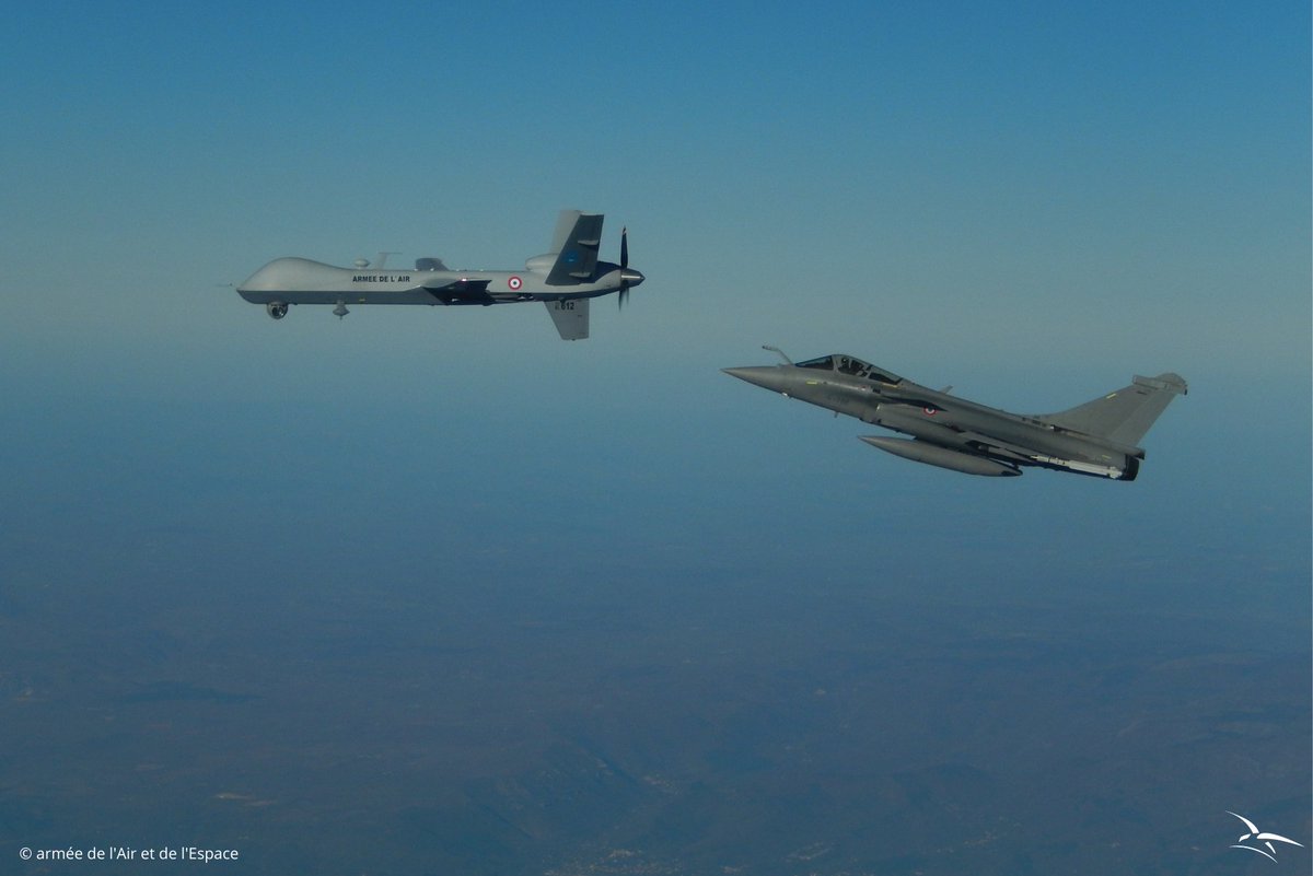 Armee_de_lair's tweet image. Des images rares d&apos;une interception d&apos;un drone #REAPER par un #Rafale s&apos;entraînant à la mission de « police du ciel ».