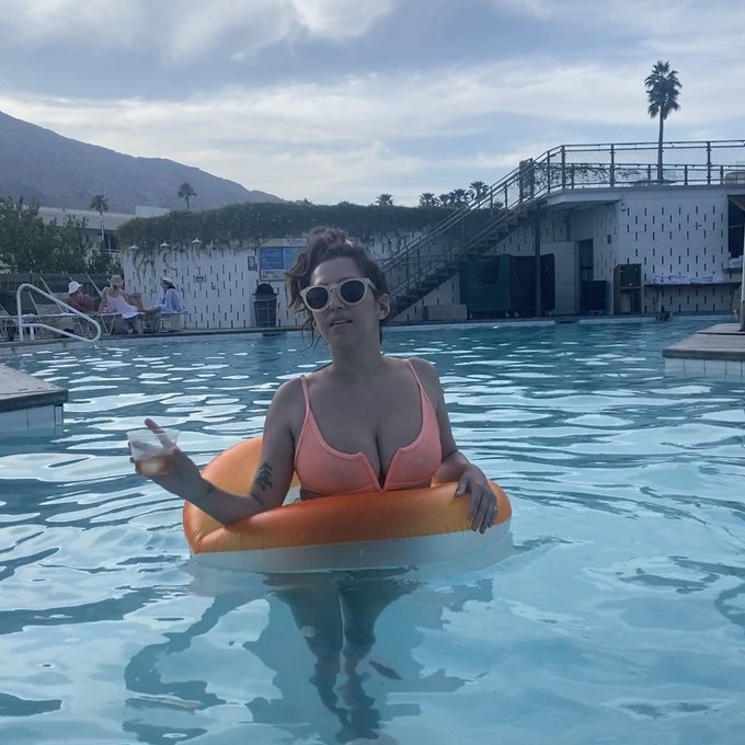 2 pic. OH MY FUCKING GOD YALL! I was going through photos I took at the pool and MY SWIMSUIT IS FUCKING