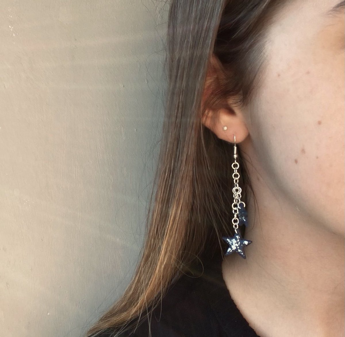BotanicalGirls's tweet photo. Hanging celestial stars ! ✨ so dainty and pretty! Available now on our Etsy: https://t.co/dwIJY9K4ol #stars #celestial #earringsuk https://t.co/MDxnQSrqQz