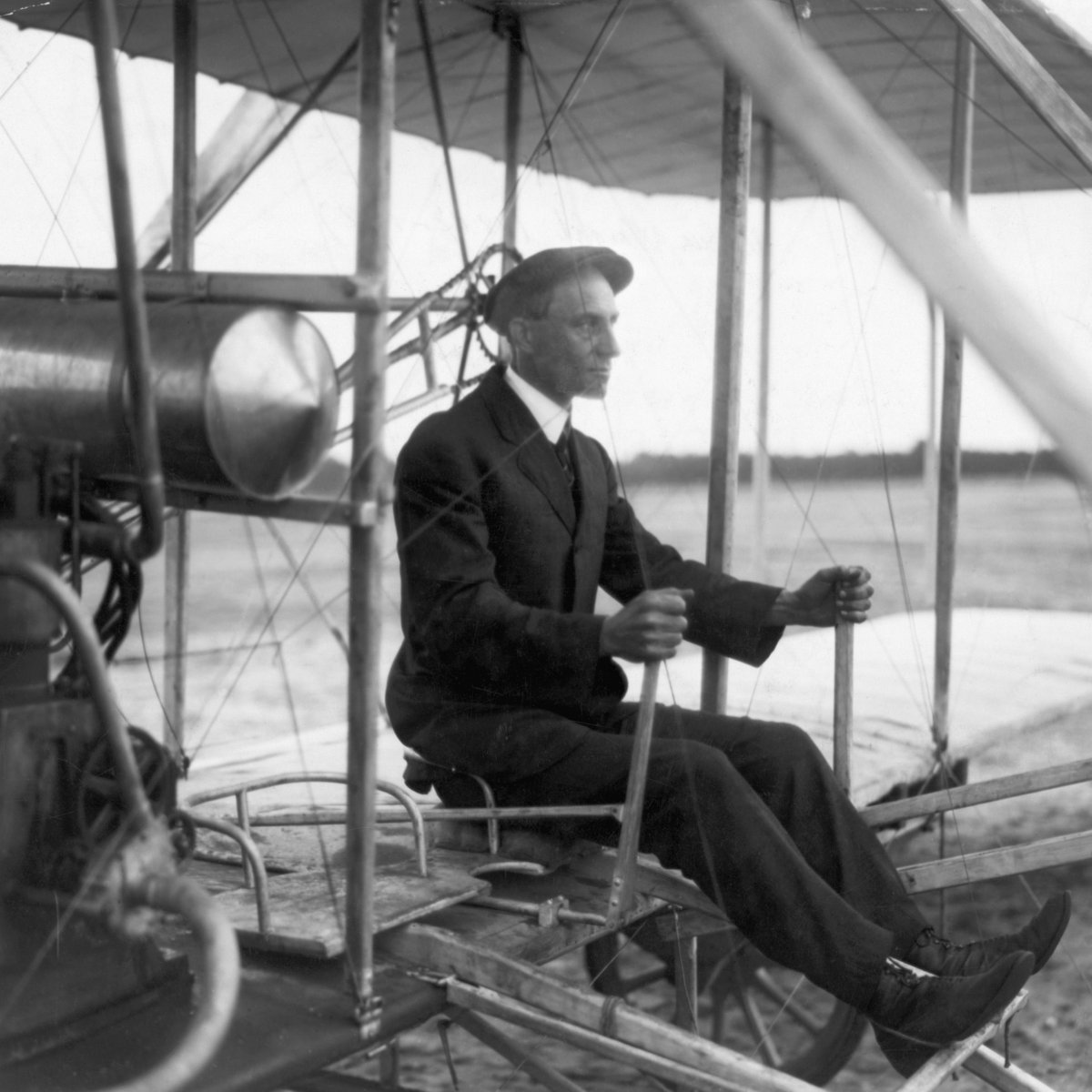 FAANews's tweet image. #HappyBirthday to Wilbur Wright, the elder brother of the #WrightBrothers duo. DYK Wilbur won the coin toss that decided which brother would fly first? Unfortunately for him, the second flight attempt was the one that was successful. #AviationHistory