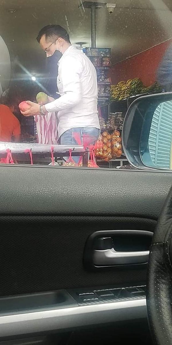 FansBettyVIP's tweet photo. Sr @jeabello tiene un doble comprando frutas... https://t.co/aHIxCrAhr9