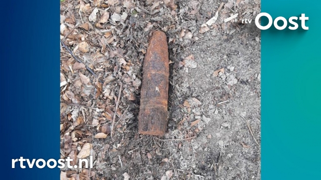 Levensgevaarlijke granaat gevonden én weer verdwenen in De Lutte, grote zorgen bij politie. #rtvoost.